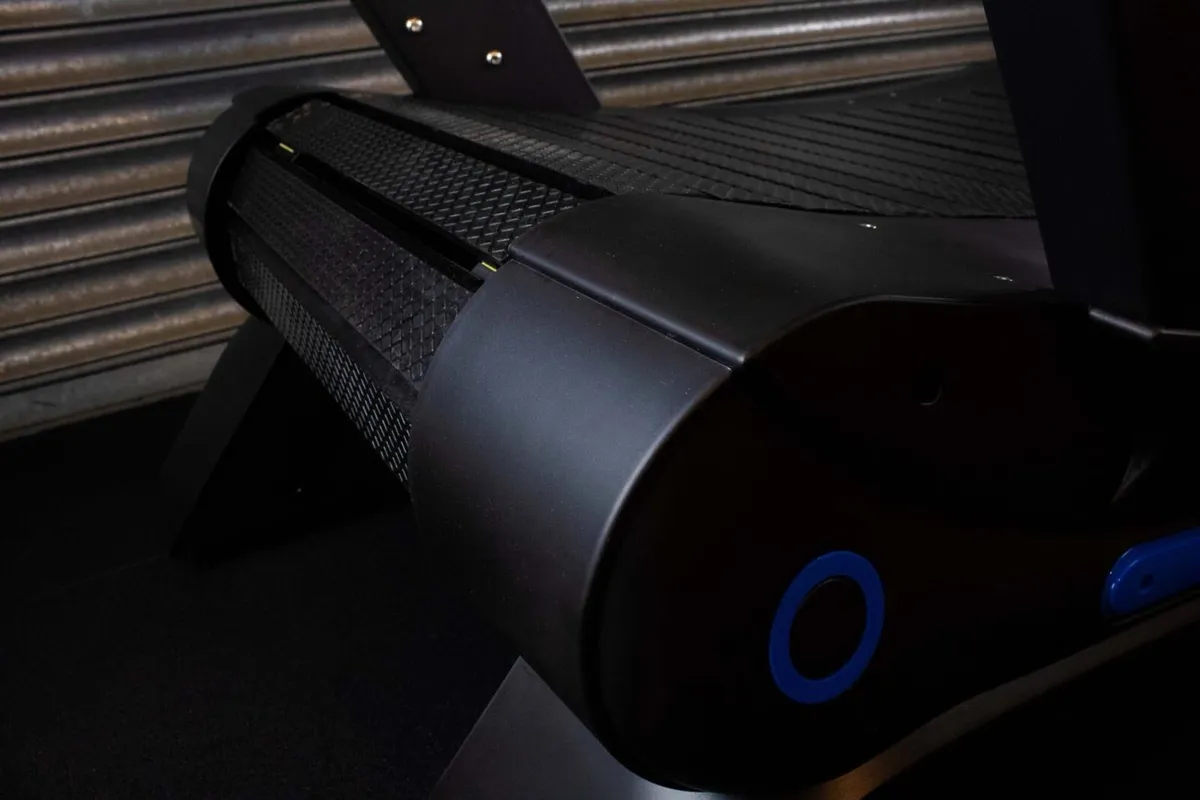Commercial Curved Treadmill (new in box) - Image 4
