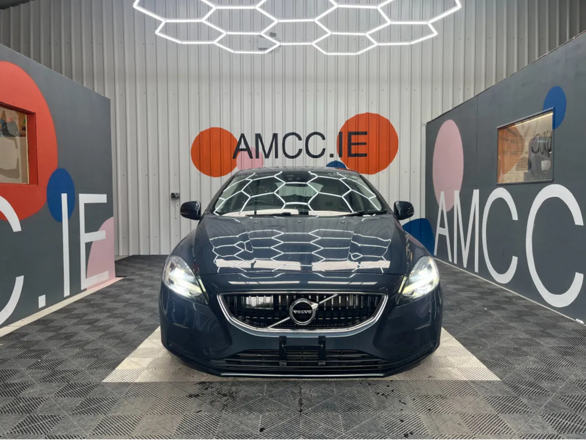 Volvo V40 VOLVO V40 AUTOMATIC 2.0 DIESEL / 83k KMs - Image 2