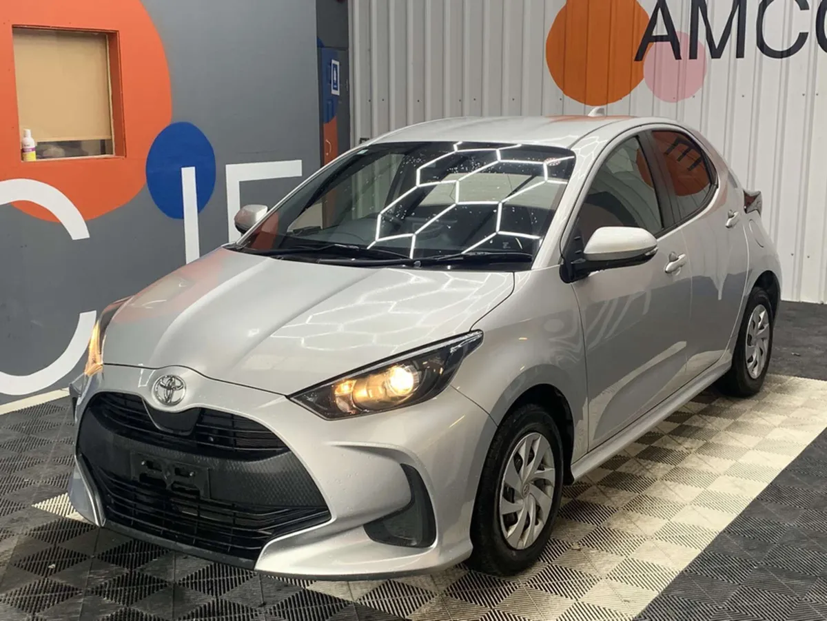 Toyota Yaris ONLY €18950! Toyota Yaris X 1.0 Hybri - Image 3