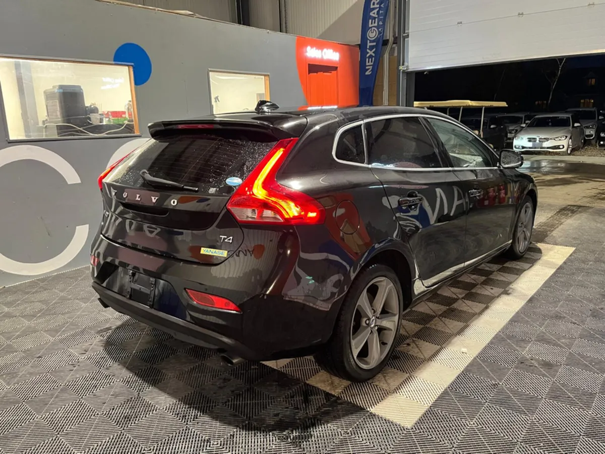 Volvo V40 Volvo V40 Automatic - Heated Leather Sea - Image 2