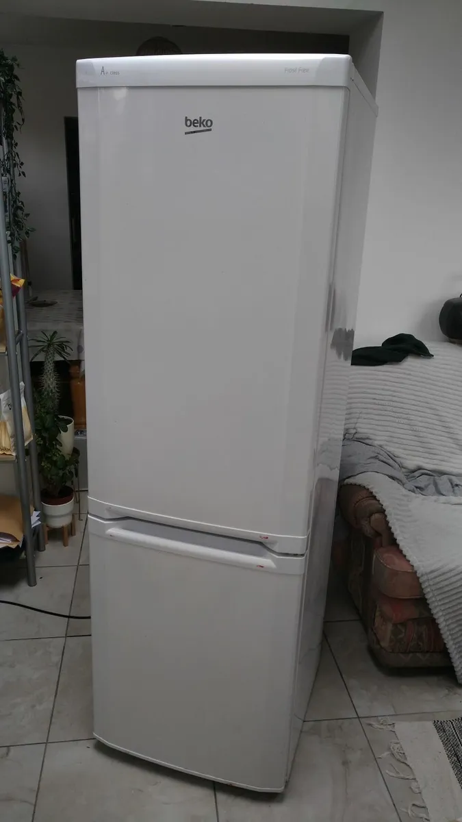 Beko Fridge Freezer Excellent condition - Image 1