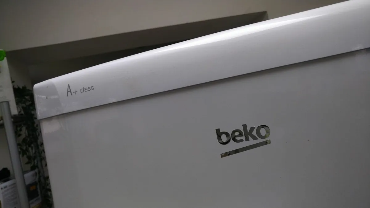 Beko Fridge Freezer Excellent condition - Image 2