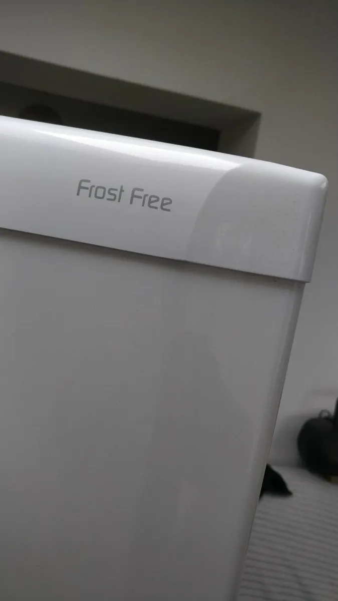 Beko Fridge Freezer Excellent condition - Image 3