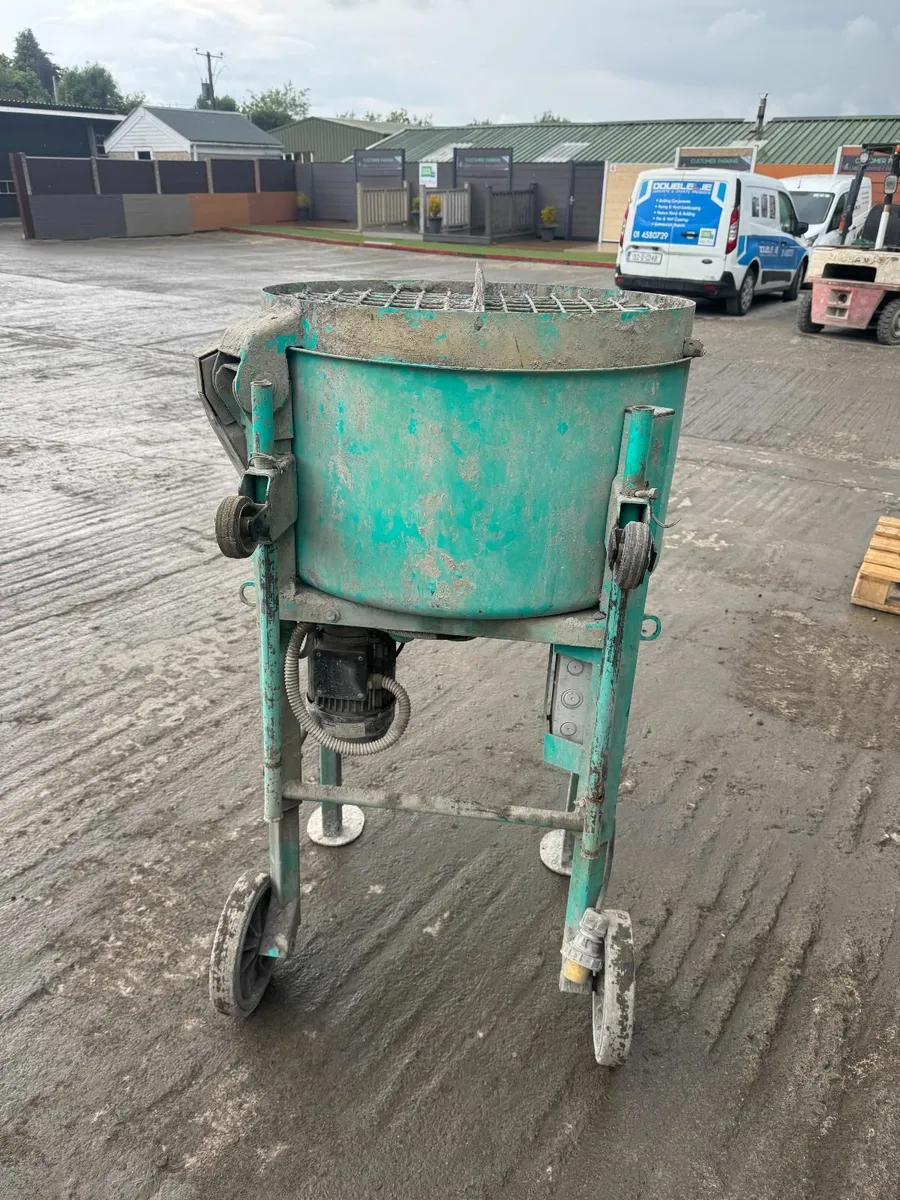Concrete Mixer- Vertical - Image 1