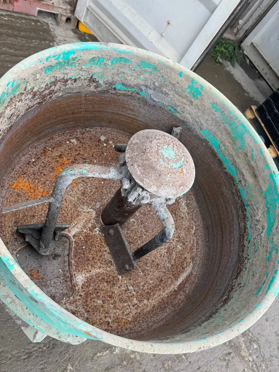 Concrete Mixer- Vertical - Image 3