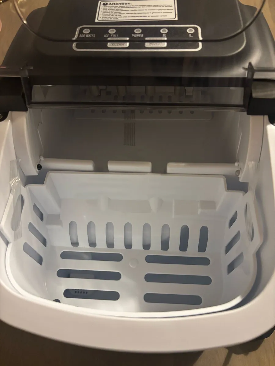 Ice Maker - Image 2