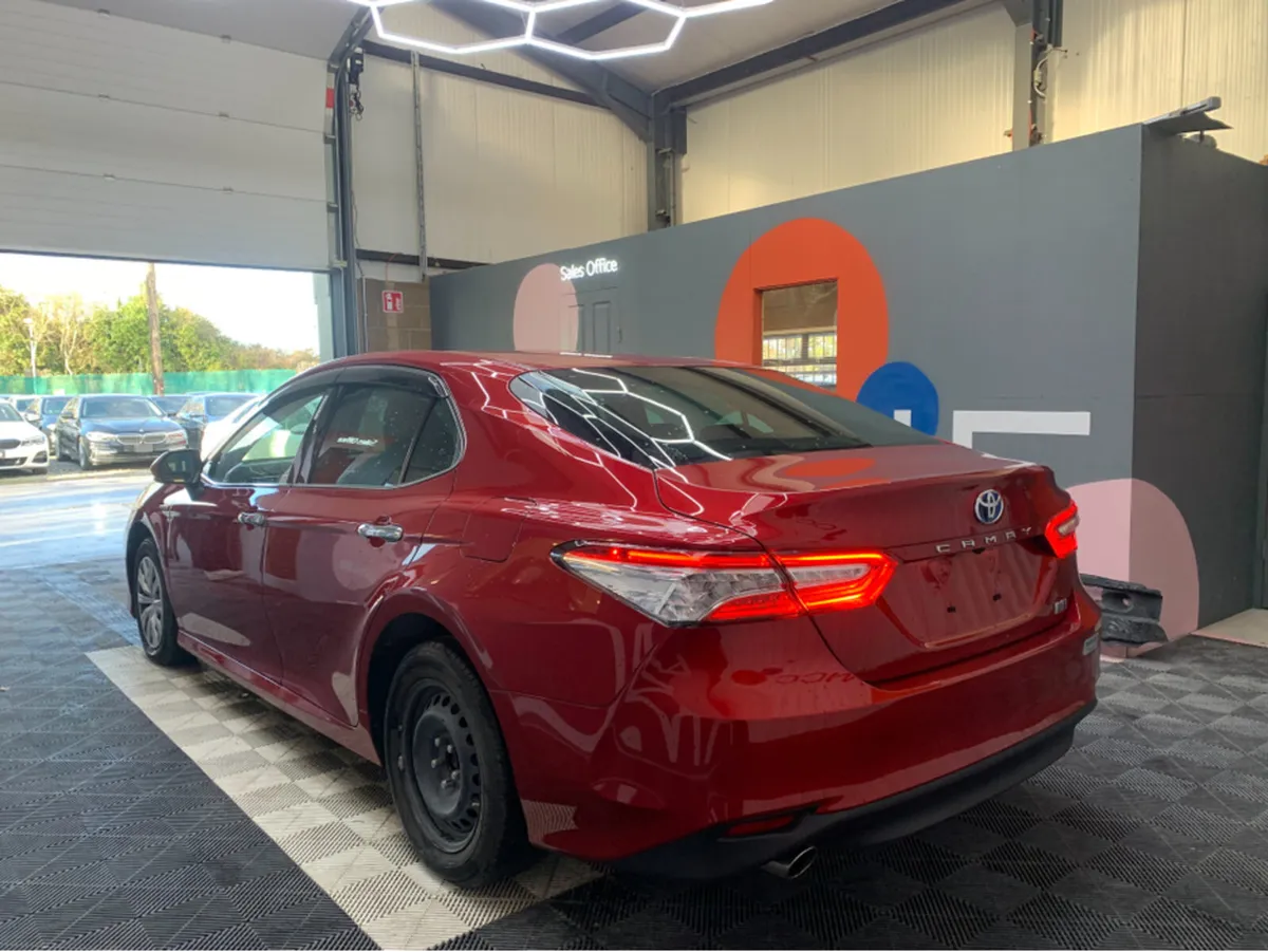 Toyota Camry 2.5 HYBRID / 25k KMs / Cruise Control - Image 4