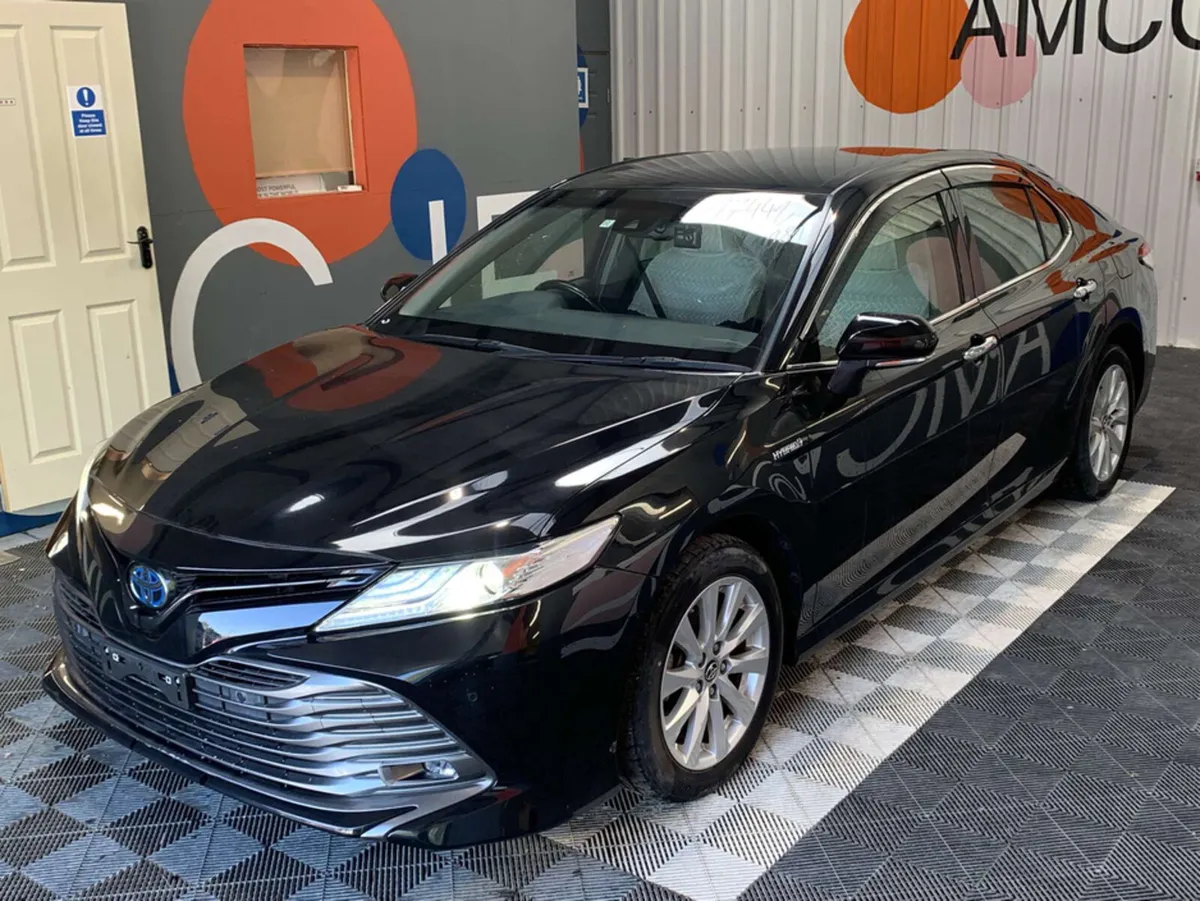 Toyota Camry 2.5 Hybrid/Reverse Camera/Cruise Cont - Image 2