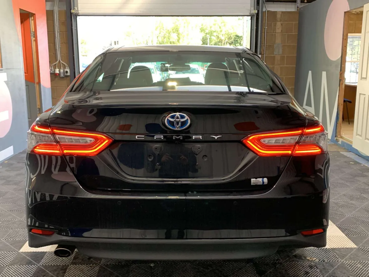 Toyota Camry 2.5 Hybrid/Reverse Camera/Cruise Cont - Image 3