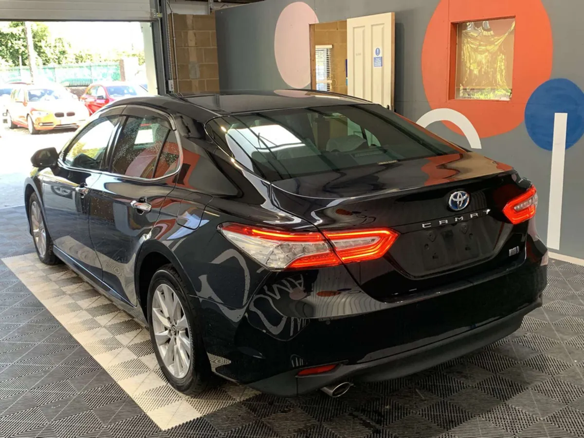 Toyota Camry 2.5 Hybrid/Reverse Camera/Cruise Cont - Image 4
