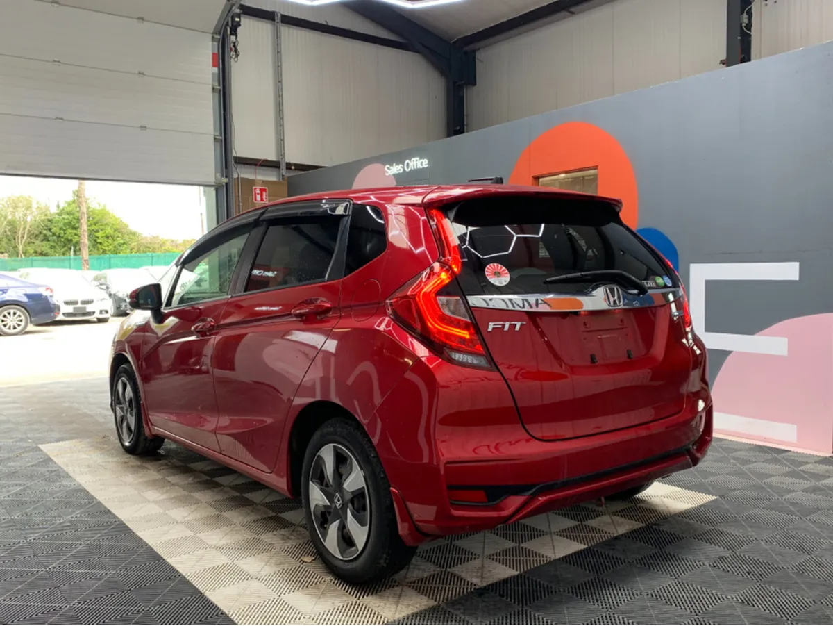 Honda Fit 1.5 HYBRID / 89k KMs / Adaptive Cruise, - Image 4