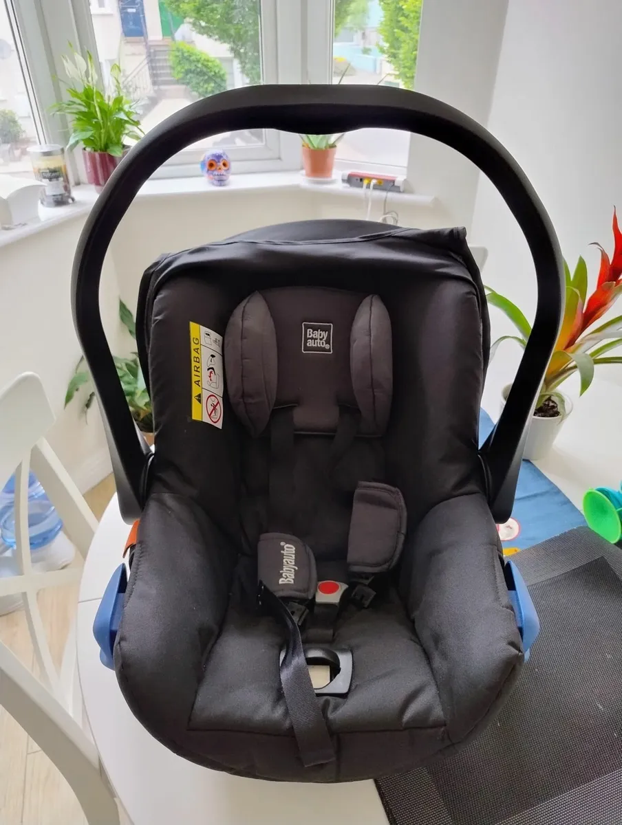 Car seat - Image 1