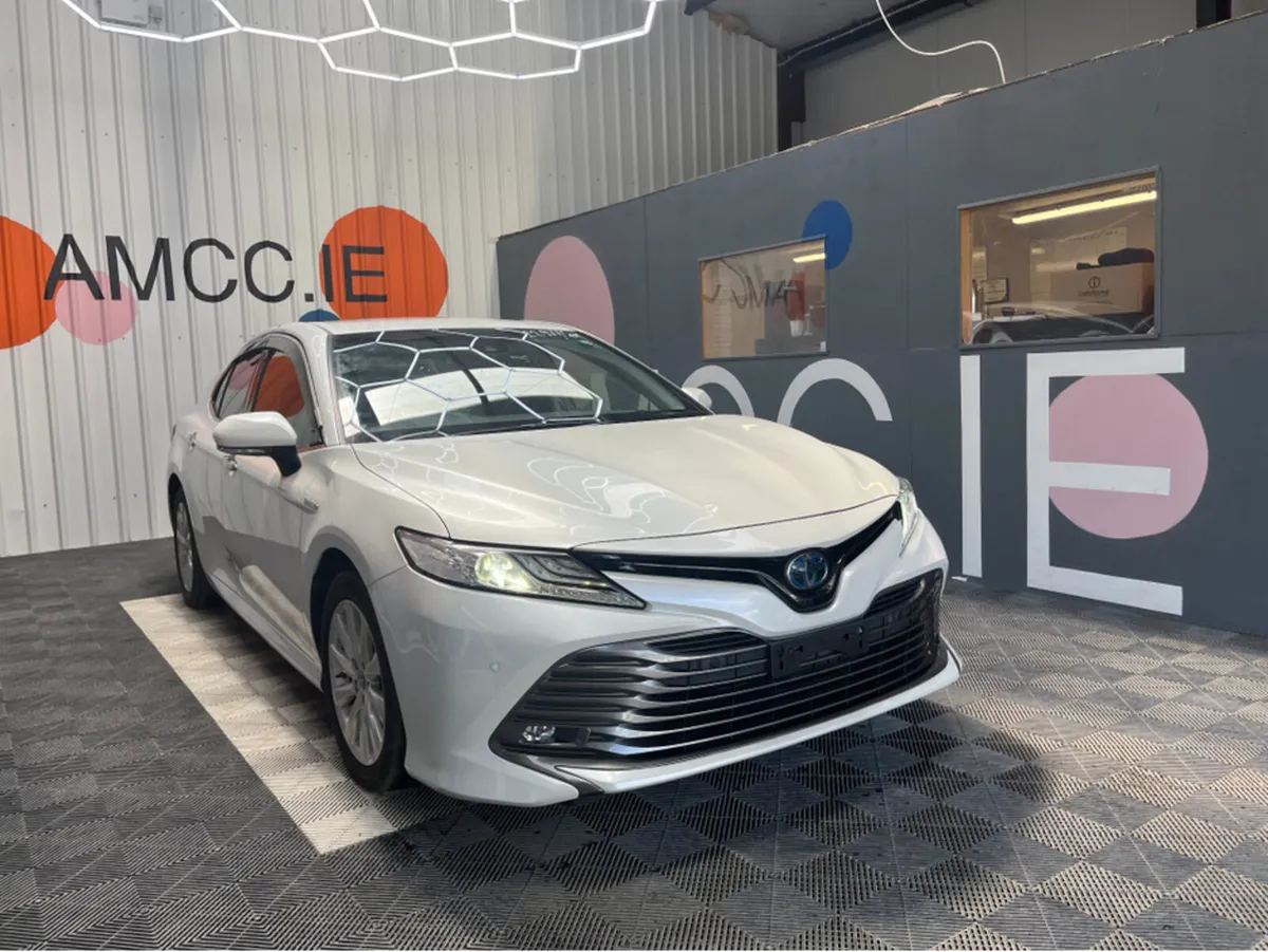 Toyota Camry 2.5 HYRBID / 94k KMs / REVERSE CAMERA - Image 1