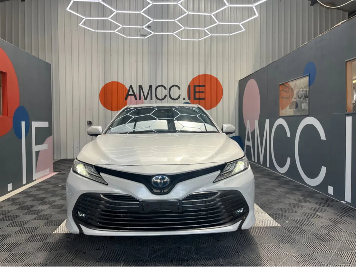 Toyota Camry 2.5 HYRBID / 94k KMs / REVERSE CAMERA - Image 2