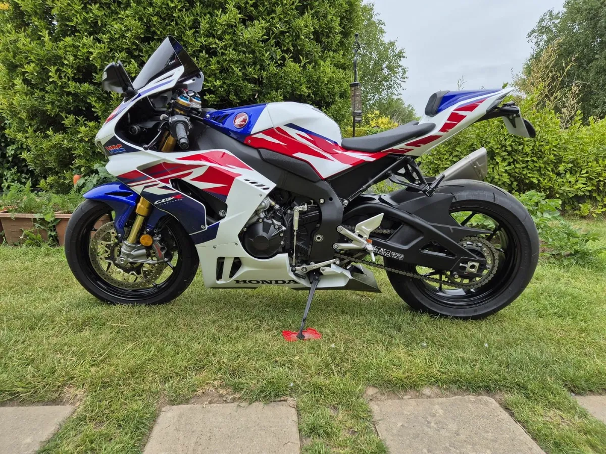 Honda CBR1000RR-R Fireblade SP. 30th Anniversary - Image 2