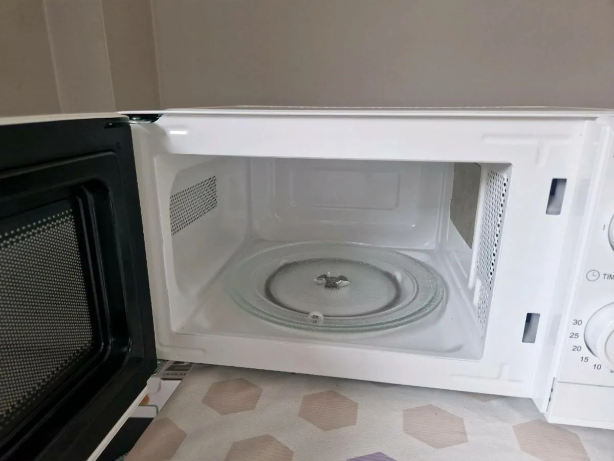 Microwave for sale in Drogheda - Image 4