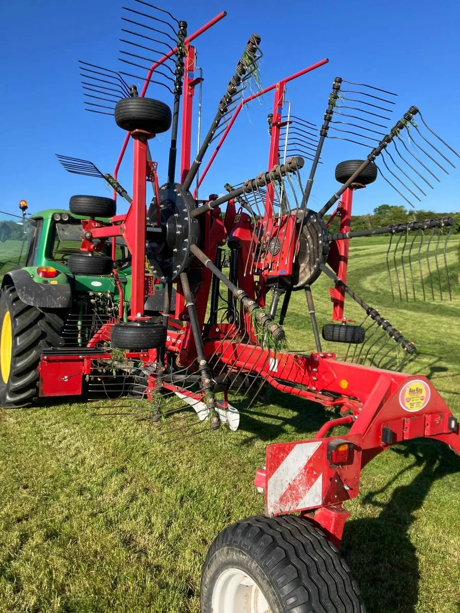 2018 Lely 715 Rake - immaculate condition - no VAT - Image 1