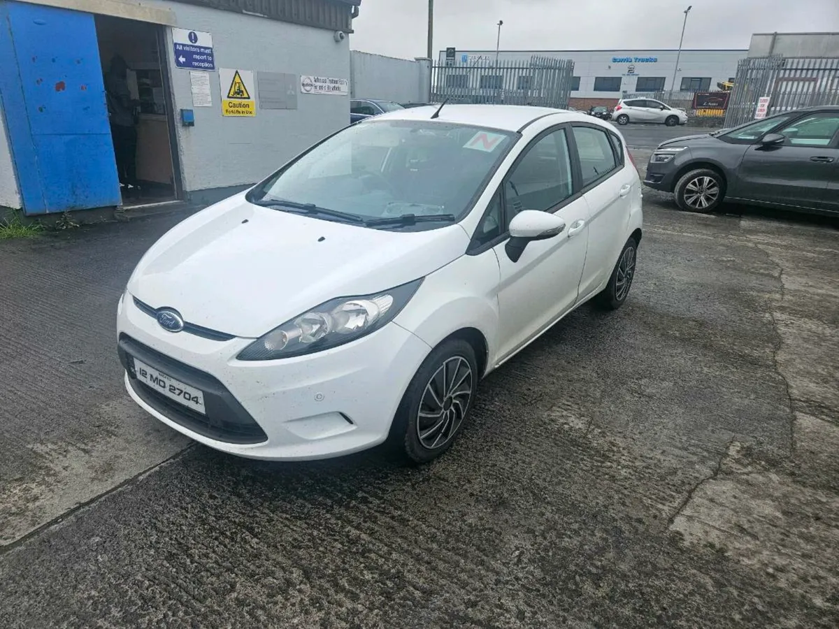 2012 Fiesta diesal light damage - Image 1