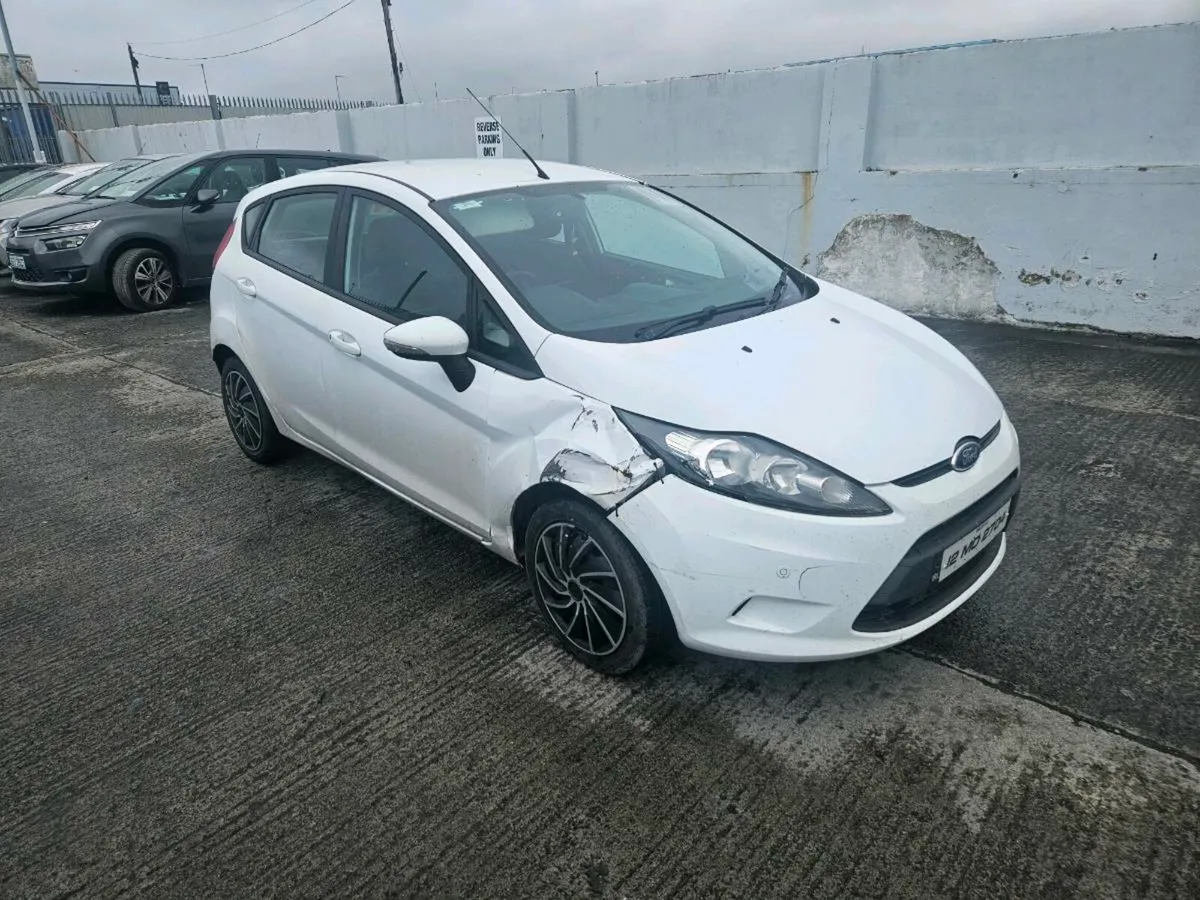 2012 Fiesta diesal light damage - Image 2