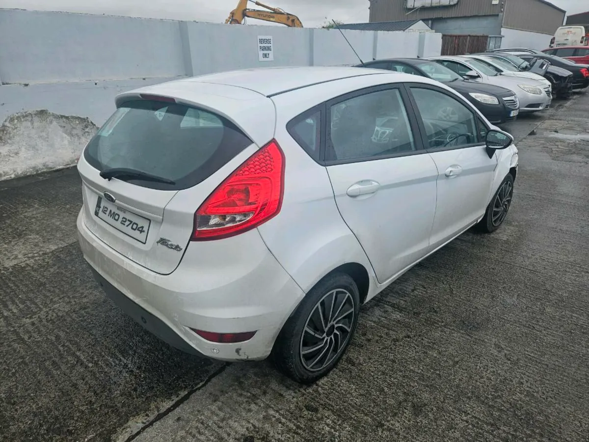2012 Fiesta diesal light damage - Image 3