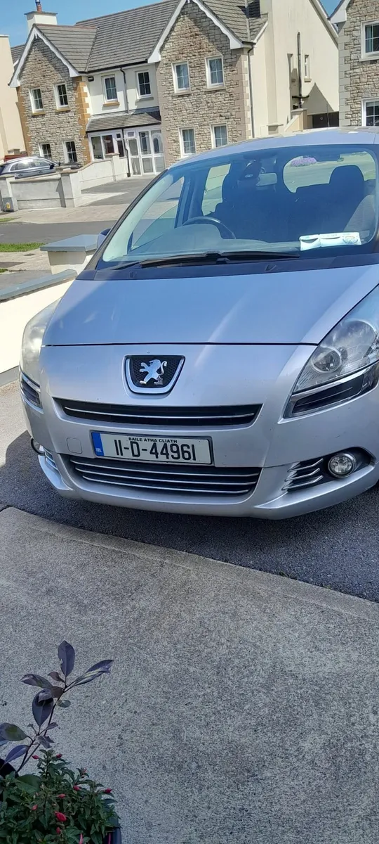 Peugeot 5008 2011 - Image 2
