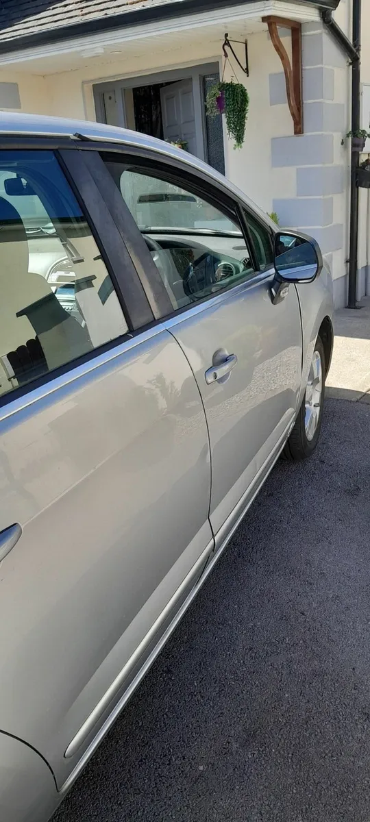 Peugeot 5008 2011 - Image 4