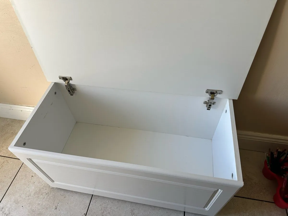 White chest - Image 2