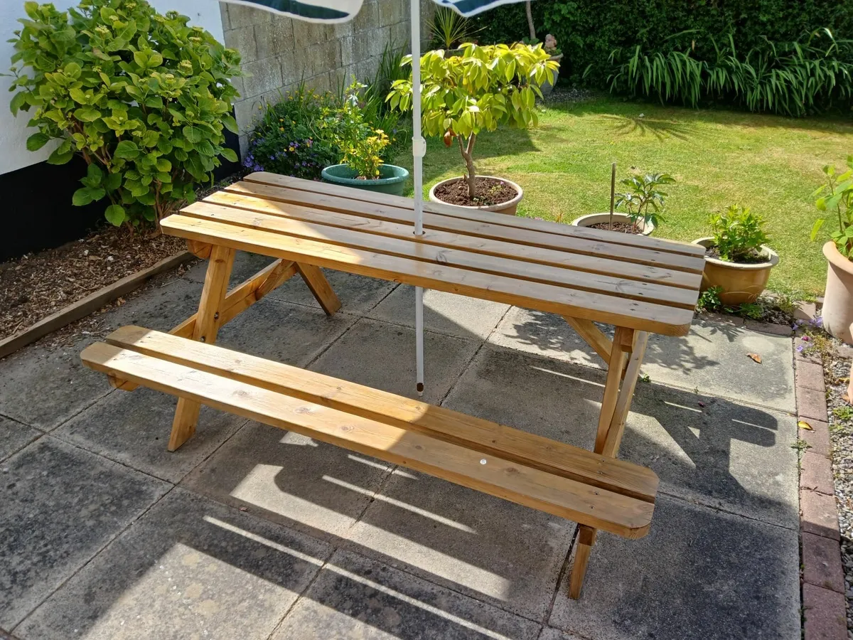 Picnic bench - Image 1
