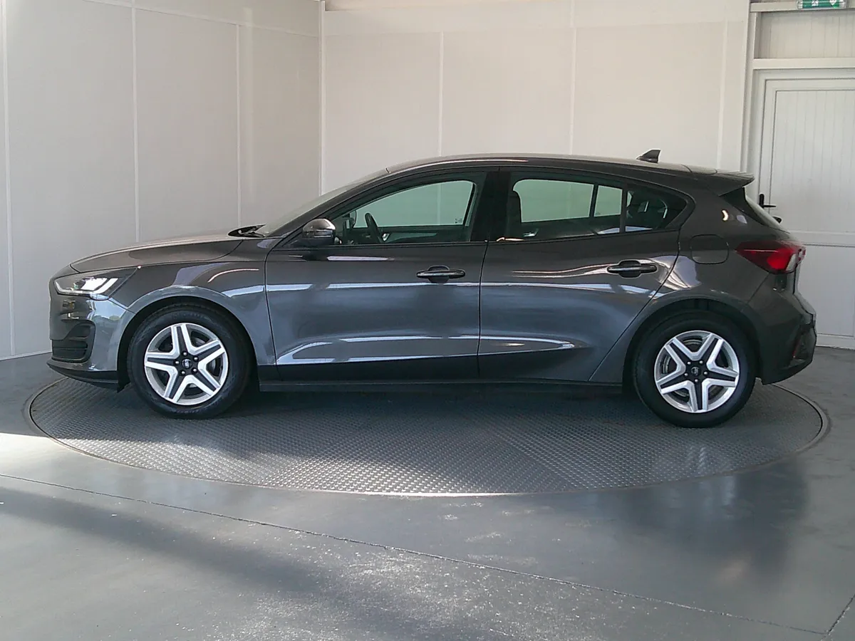 Ford Focus 2022 - Image 4