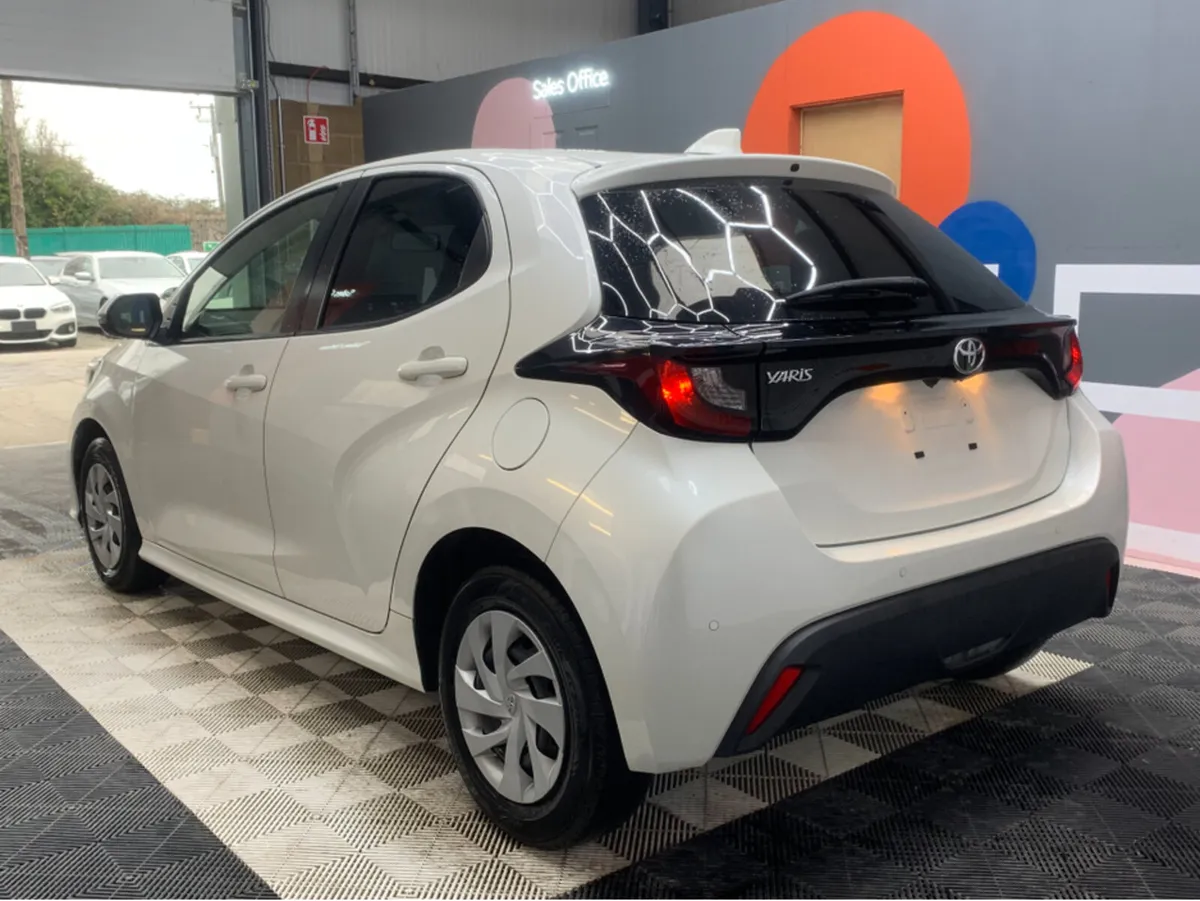 Toyota Yaris ONLY €17950! YARIS AUTOMATIC 1.0 X / - Image 4
