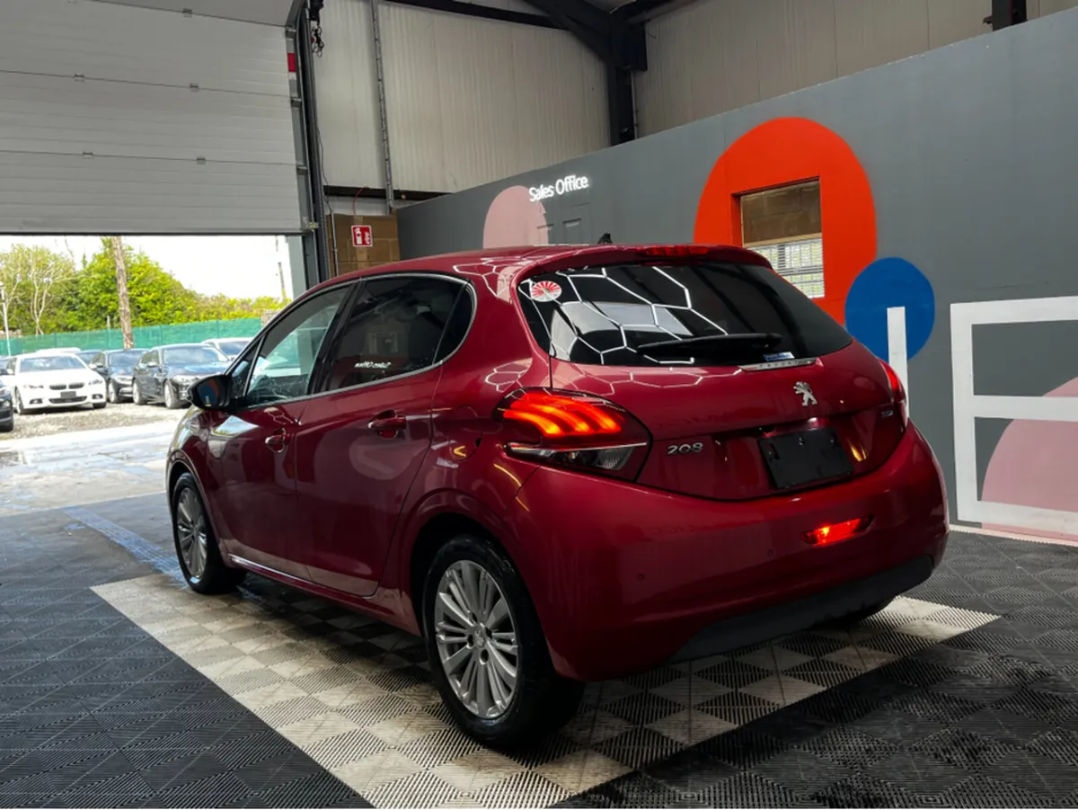 Peugeot 208 ALLURE / 54k KMs / Adaptive Cruise, Re - Image 4