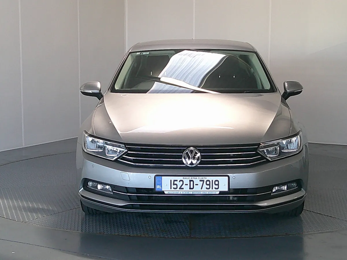 Volkswagen Passat 2015 - Image 2