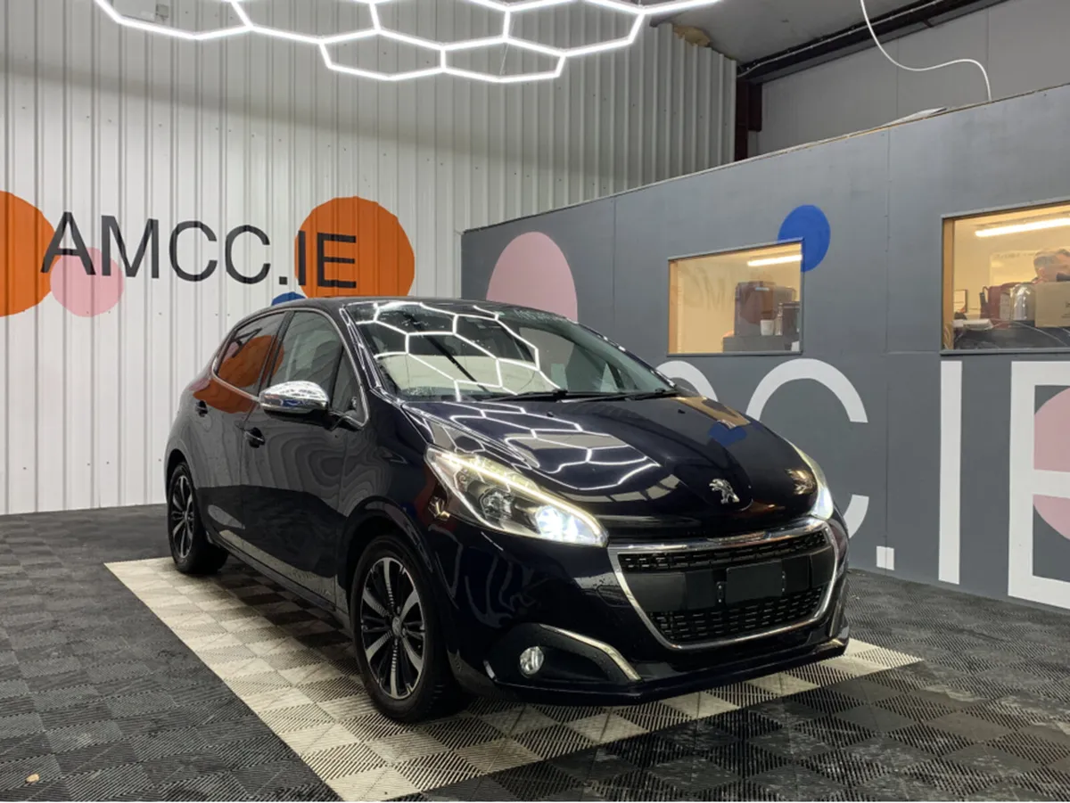 Peugeot 208 AUTOMATIC 1.2 PETROL / 33k KMs / Rever - Image 1