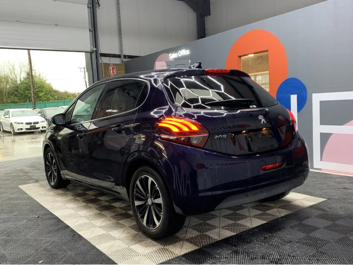 Peugeot 208 AUTOMATIC 1.2 PETROL / 33k KMs / Rever - Image 4
