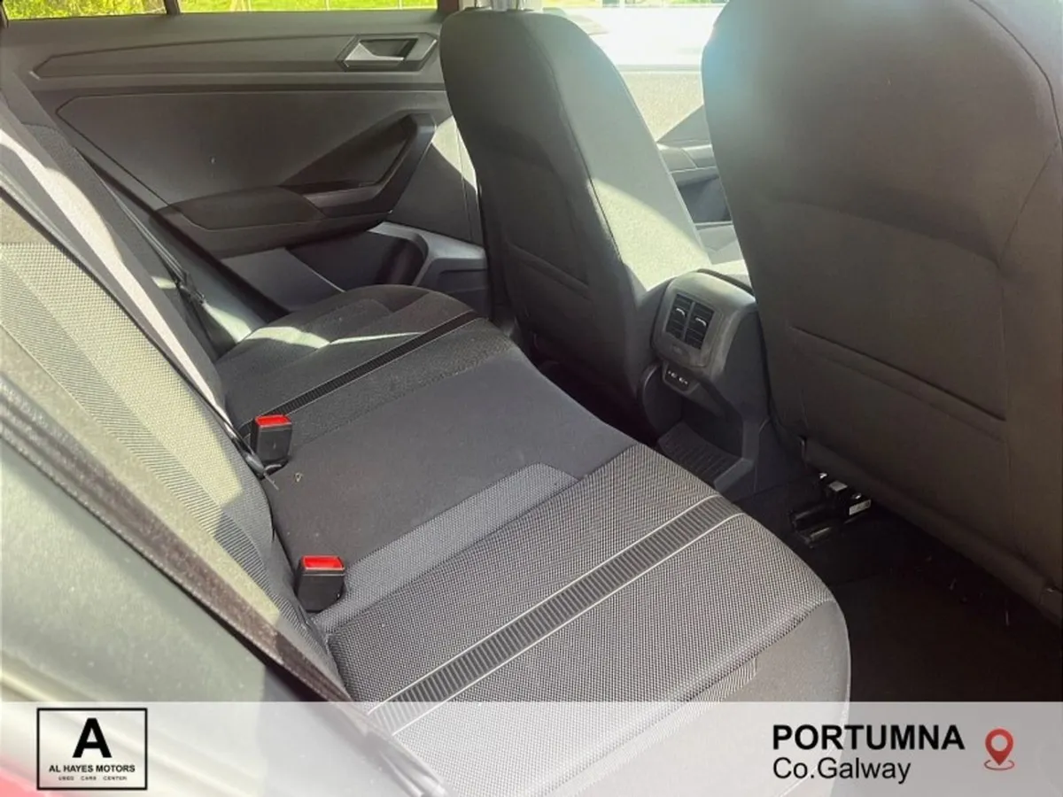 Volkswagen T-Roc Life 2.0 TDI 6speed 116BHP SALE - Image 4