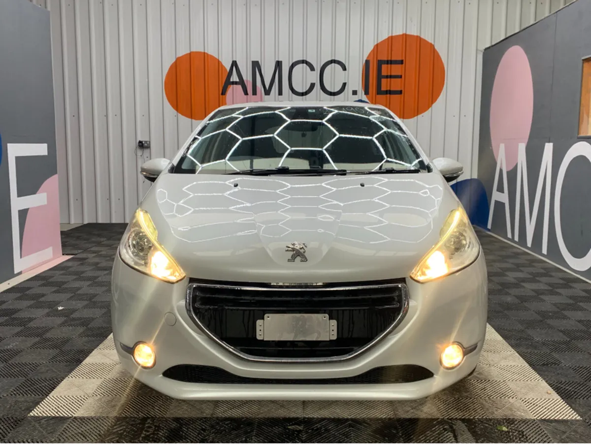 Peugeot 208 208 AUTOMATIC 1.2 PETROL / 65k KMs / C - Image 2