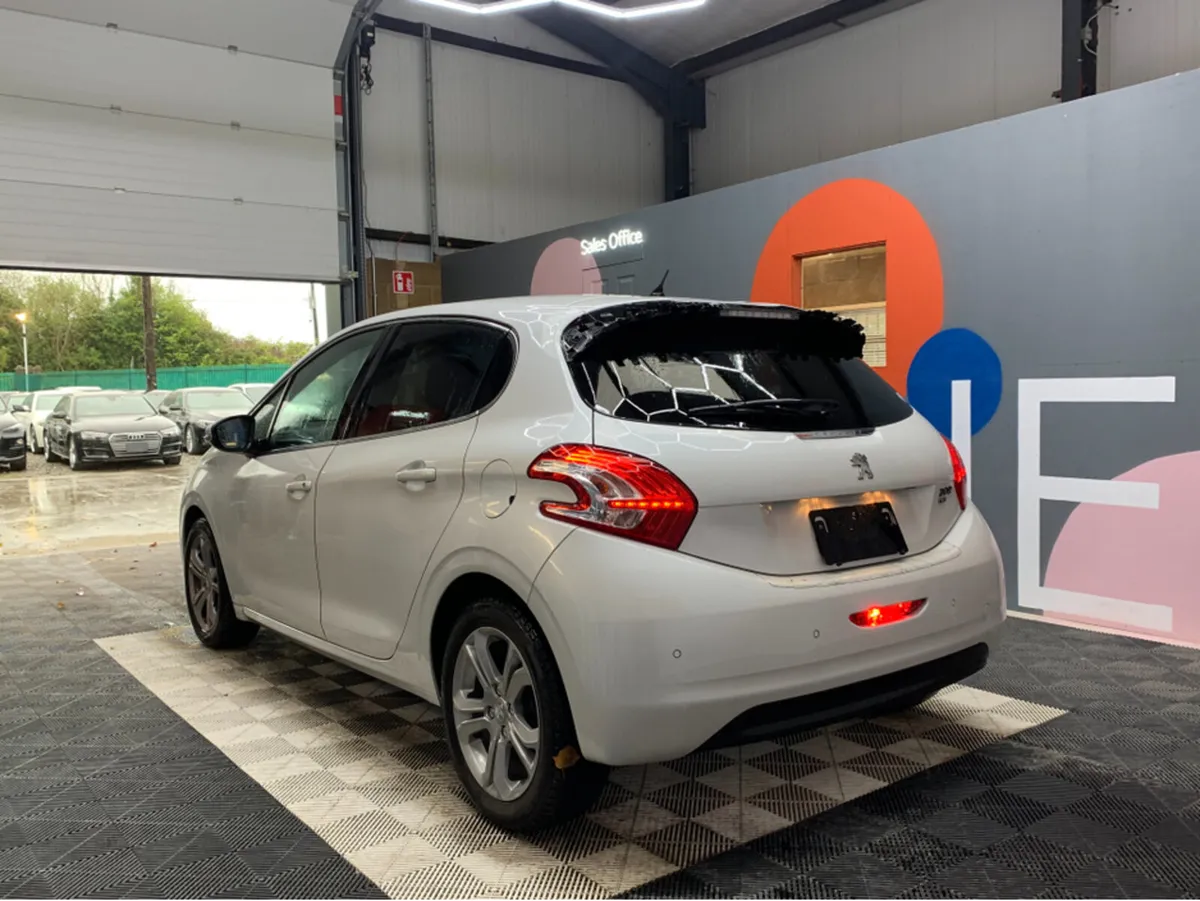Peugeot 208 208 AUTOMATIC 1.2 PETROL / 65k KMs / C - Image 4
