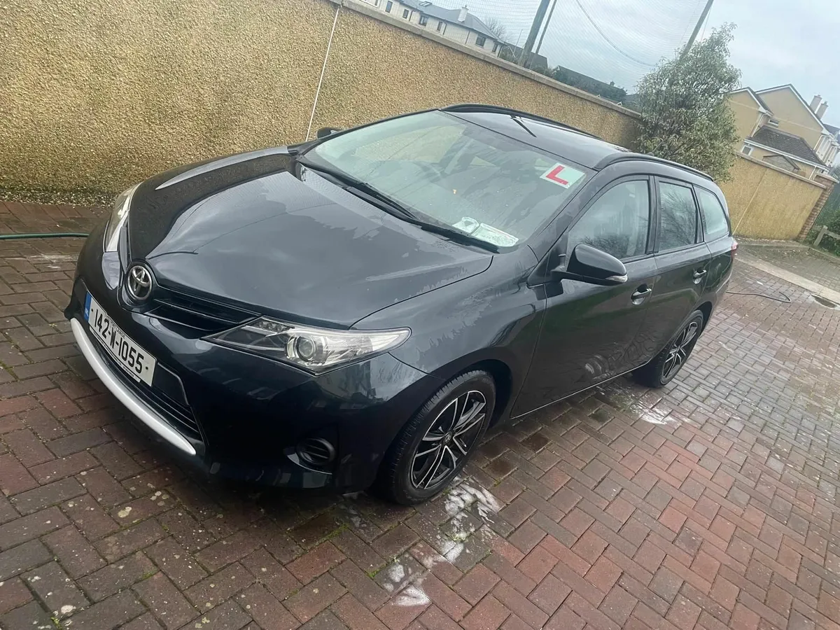 Toyota Auris 2014 - Image 1