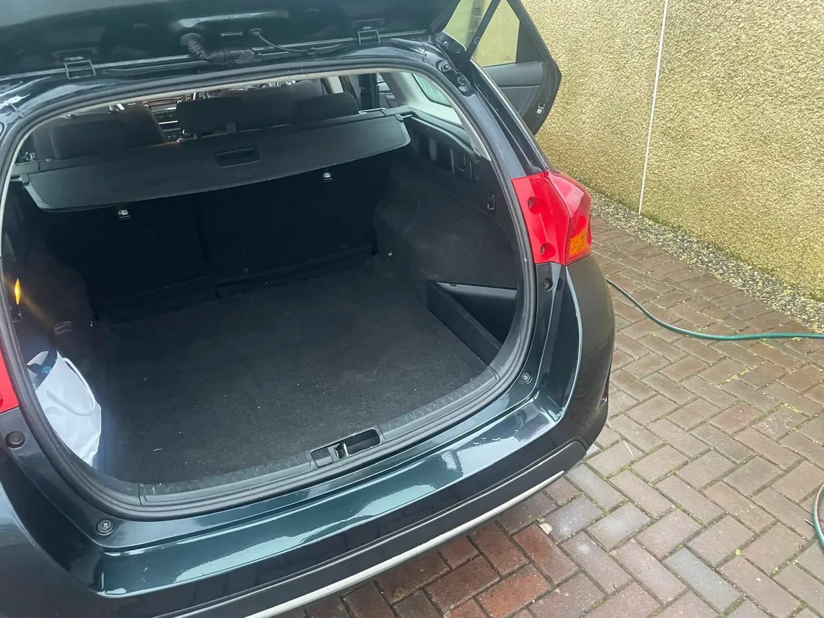 Toyota Auris 2014 - Image 3