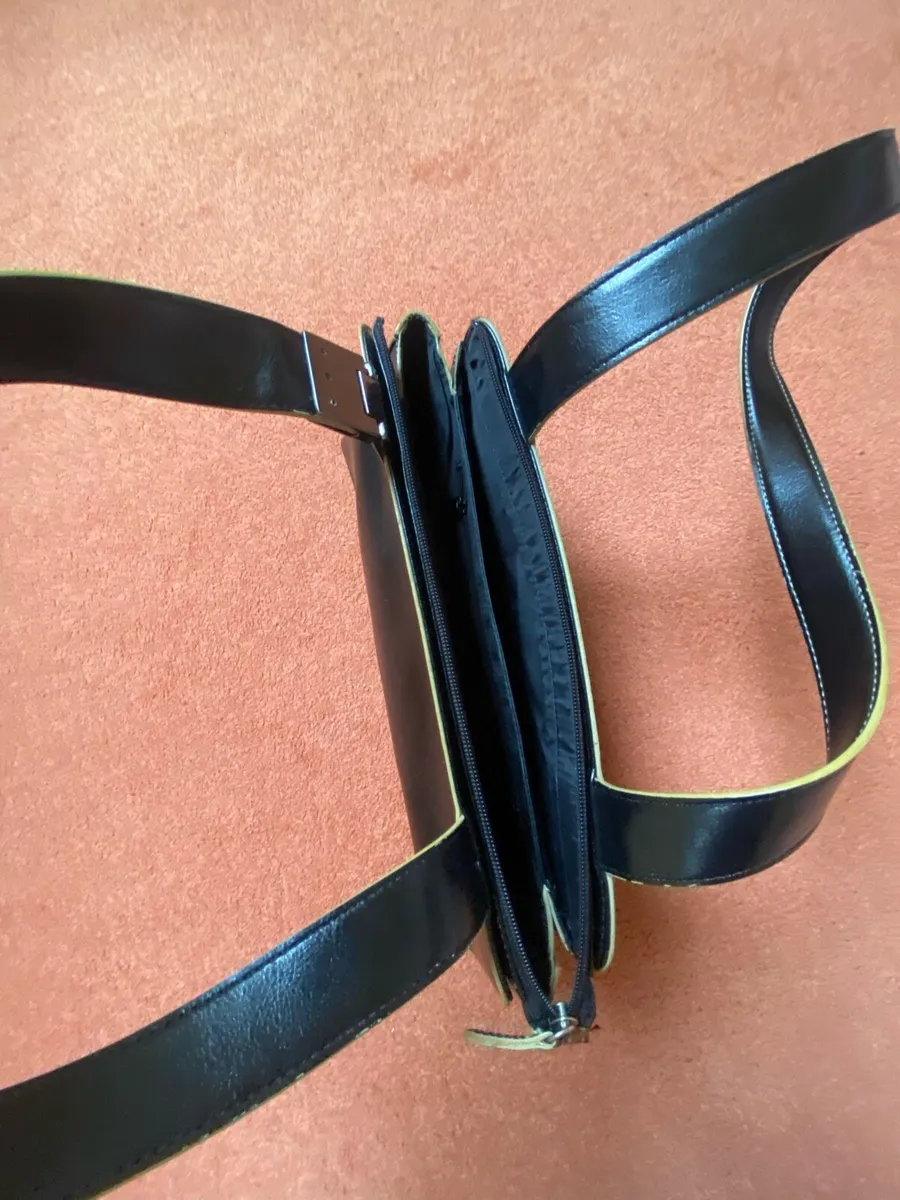 Guess Black Leather Shoulder Bag - Image 3