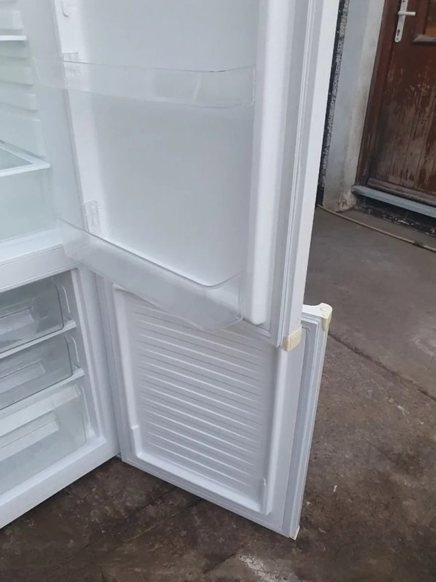 PowerPoint fridge freezer - Image 4