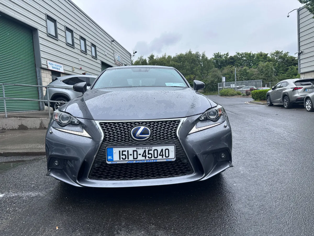 Lexus IS300H F Sport, 2015 - Image 4