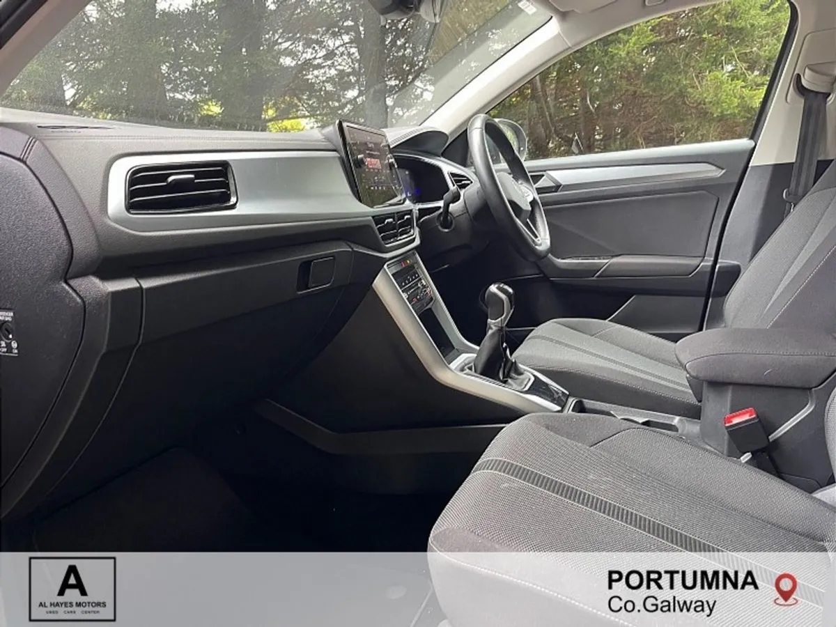 Volkswagen T-Roc Life 2.0 TDI 6speed 116BHP SALE - Image 4