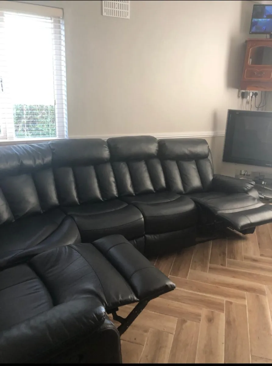 Like new L shape couch - Image 1