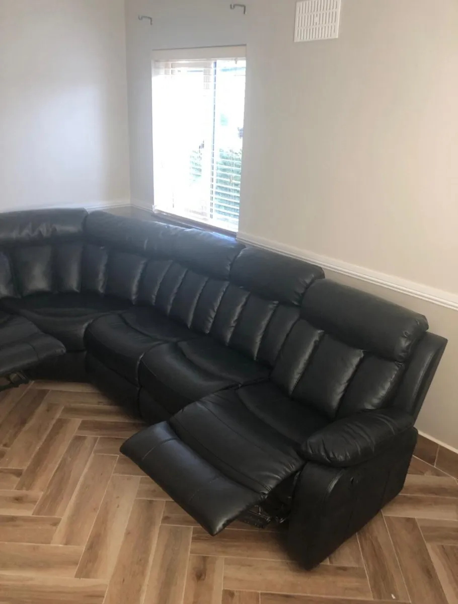 Like new L shape couch - Image 2