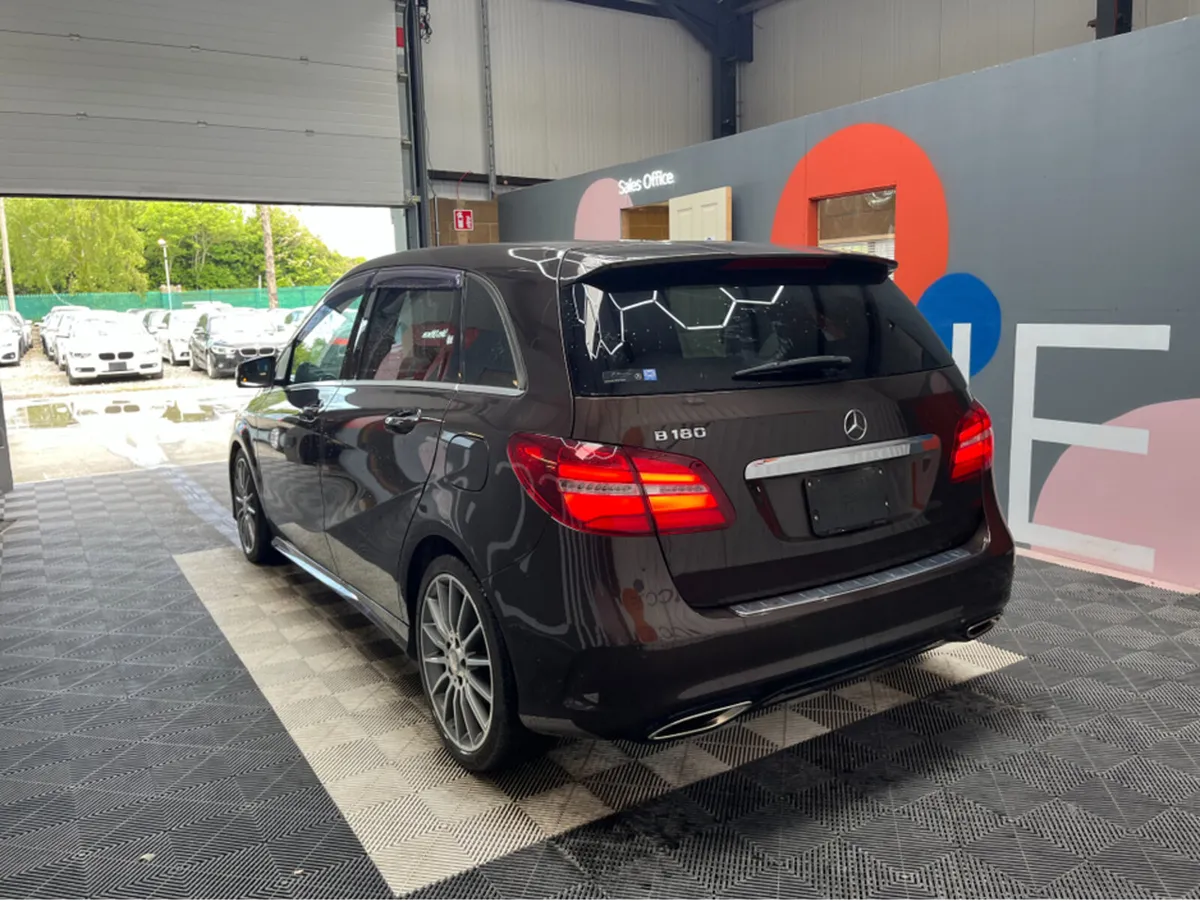 Mercedes-Benz B-Class B180 AUTOMATIC AMG LINE / 52 - Image 4