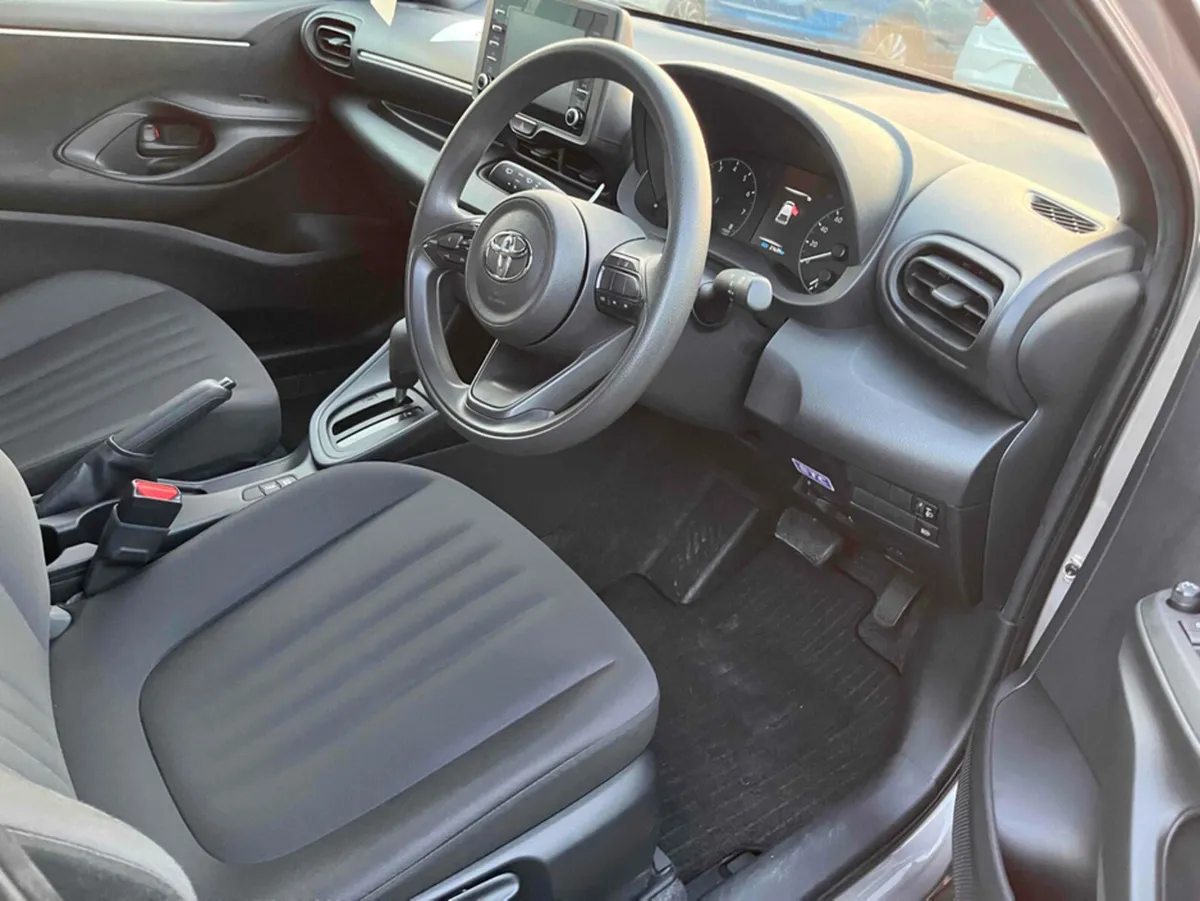 Toyota Yaris 1.0 PETROL AUTOMATIC *Coming Soon* / - Image 3