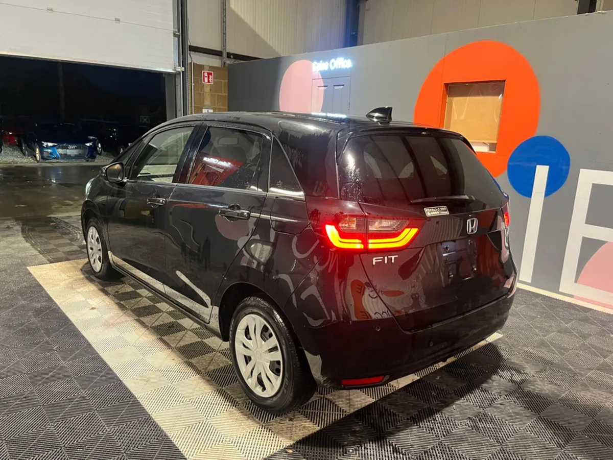 Honda Fit Honda Fit Hybrid Automatic - Self chargi - Image 4