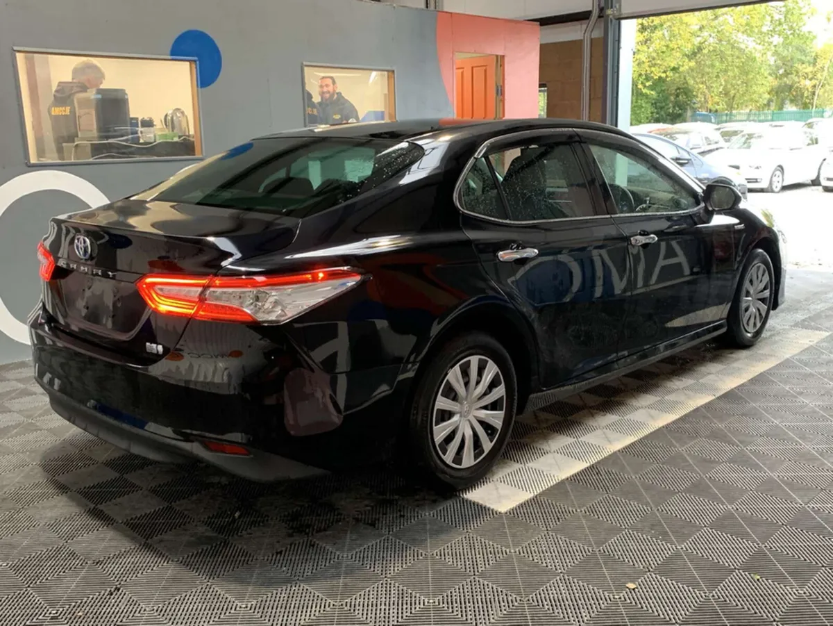 Toyota Camry Toyota Camry 2.5 Hybrid / ONLY 17k KM - Image 3