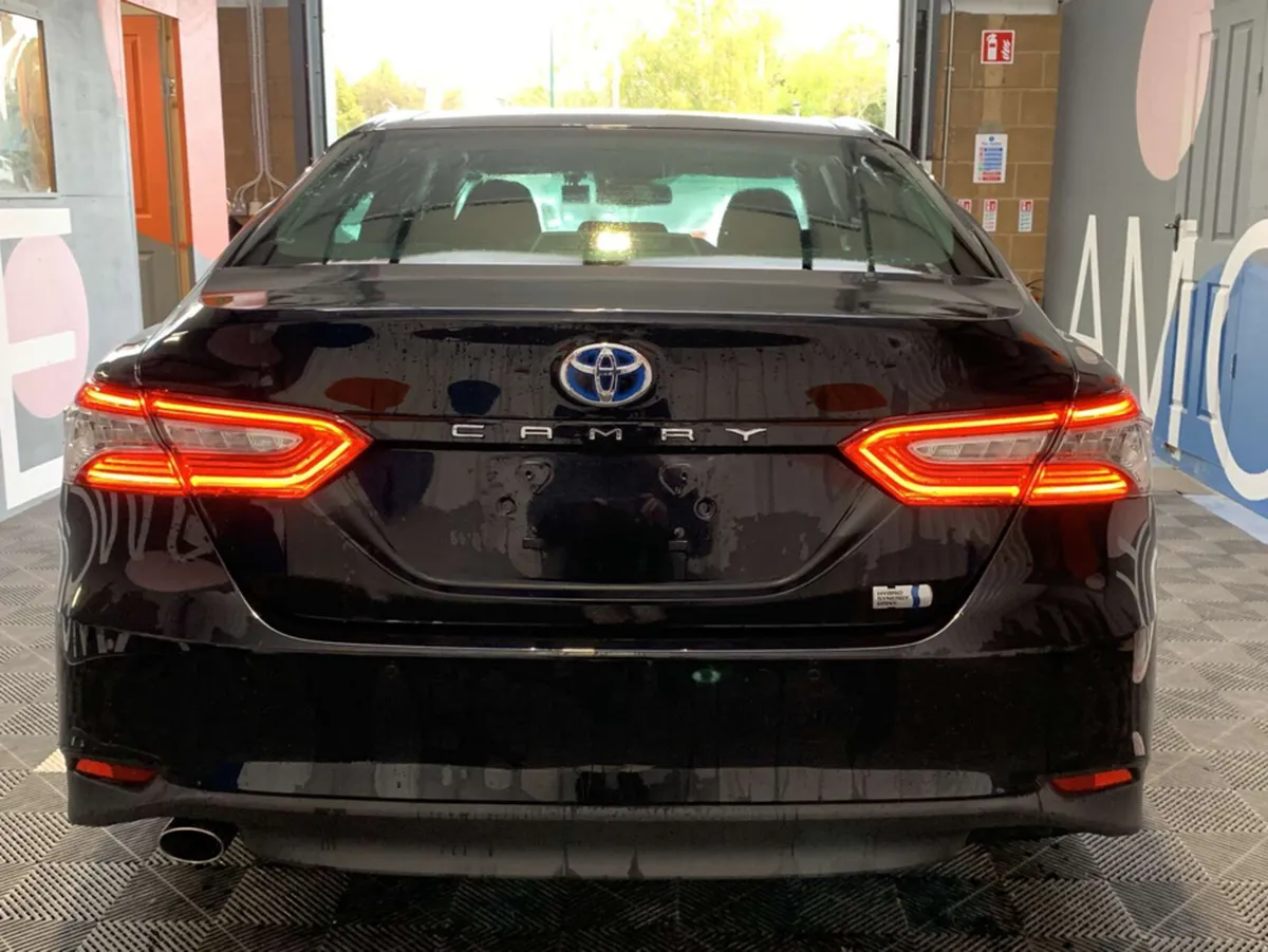Toyota Camry Toyota Camry 2.5 Hybrid / ONLY 17k KM - Image 4